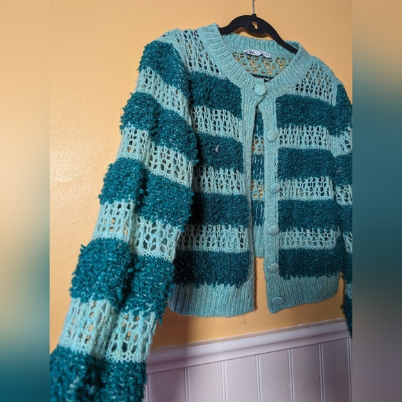 Two tone cozy cardigan🐸 - Picture 3 of 3